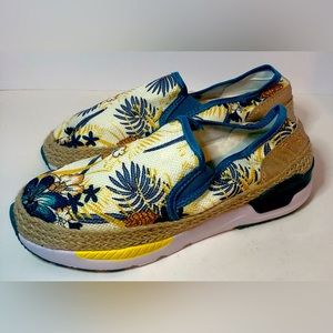 UUBARIS Women's Embroidered Floral Loafers Slip-On Sneakers Casual Size 7.5